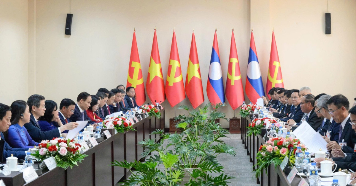 Thường trực Ban Bí thư Trần Cẩm Tú hội đàm với Thường trực Ban Bí thư Trung ương Đảng Nhân dân Cách mạng Lào