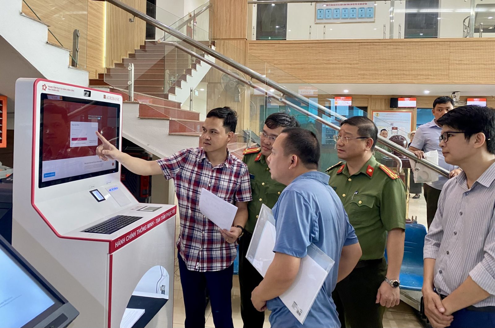 Phát huy hiệu quả kiosk thông minh tại Trung tâm Phục vụ hành chính công Công an tỉnh Thanh Hóa