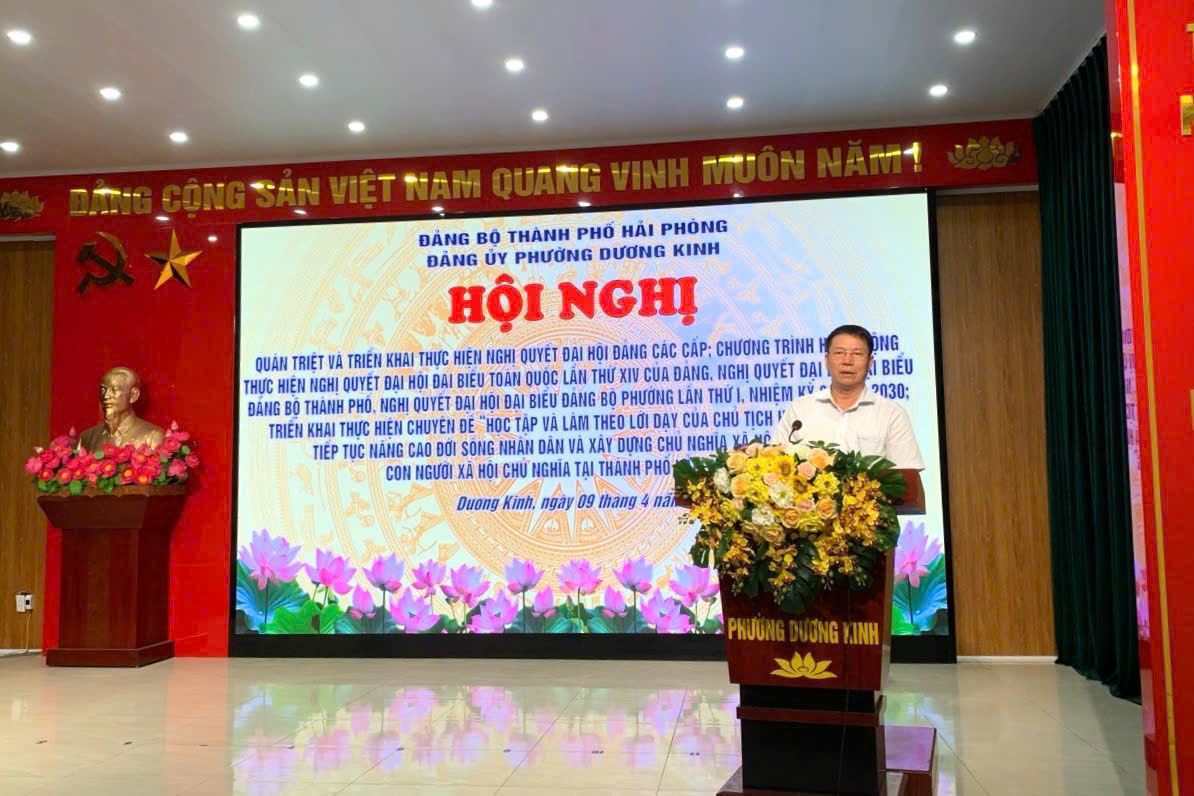 Đồng ch&iacute; Ph&ugrave;ng Văn Thanh, B&iacute; thư Đảng ủy, Chủ tịch HĐND phường ph&aacute;t biểu chỉ đạo.