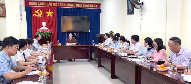 Ph&oacute; Chủ tịch UBND TP. Đ&agrave; Nẵng Nguyễn Thị Anh Thi chủ tr&igrave; buổi l&agrave;m việc với Chi cục ATTP.