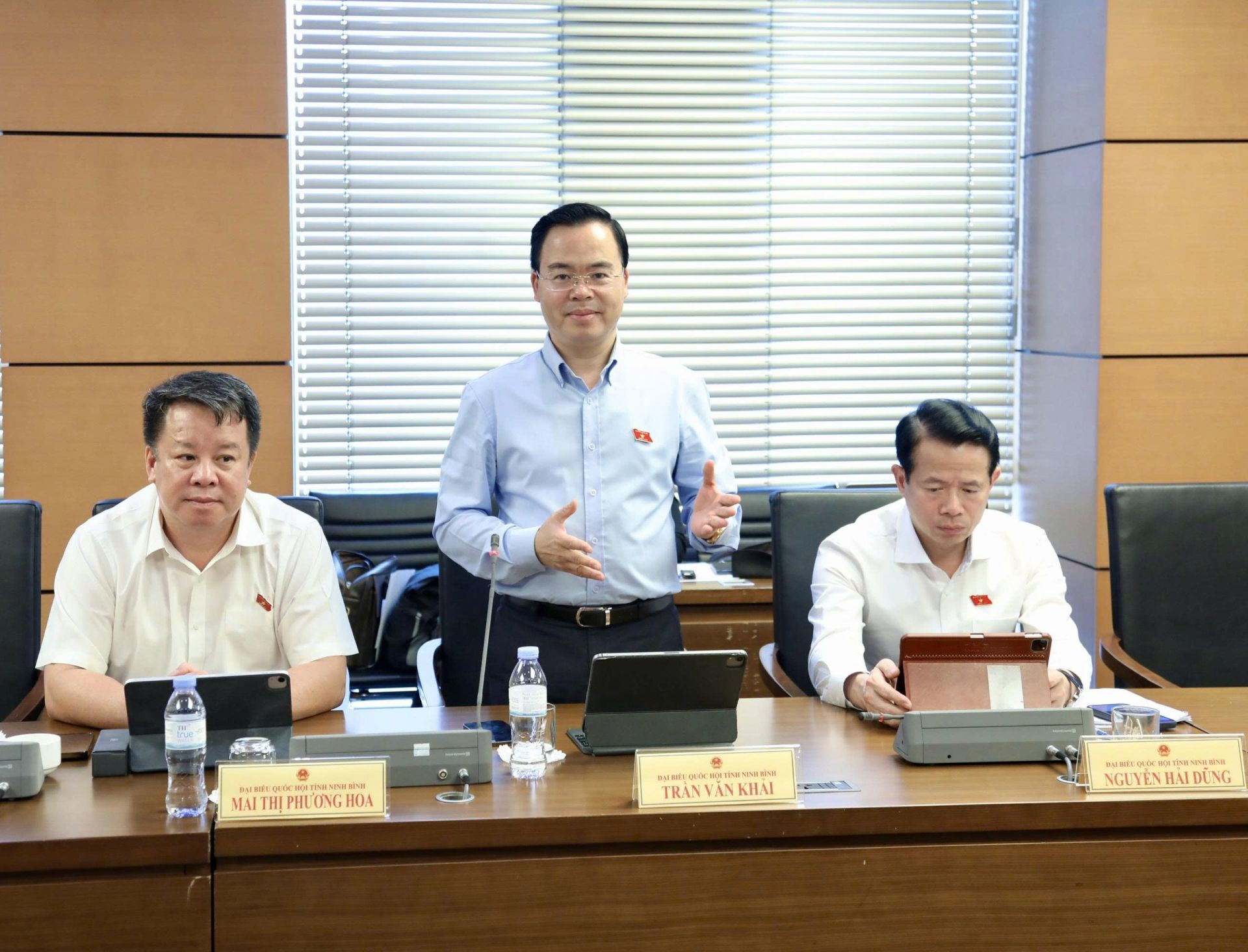 Đại biểu Trần Văn Khải - Đo&agrave;n ĐBQH tỉnh Ninh B&igrave;nh ph&aacute;t biểu