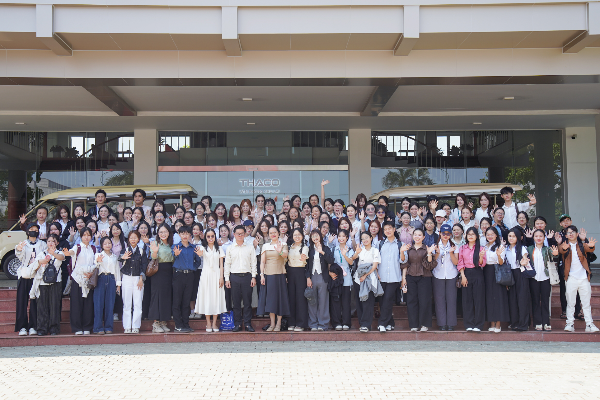 Đo&agrave;n sinh vi&ecirc;n Trường Đại học Ngoại ngữ - Đại học Đ&agrave; Nẵng