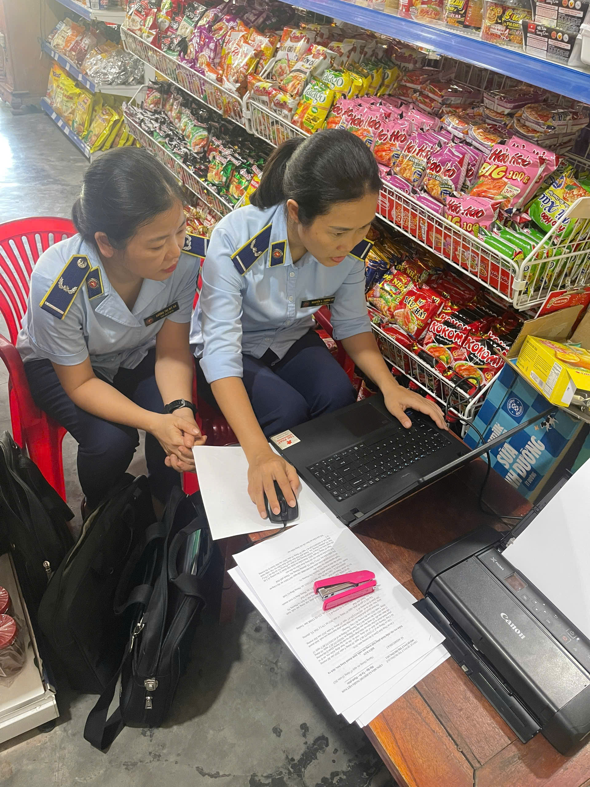 Tuy&ecirc;n truyền phổ biển ph&aacute;p luật cho người kinh doanh