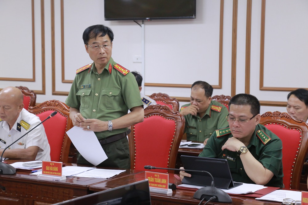 C&aacute;c đại biểu thảo luận, đ&oacute;ng g&oacute;p &yacute; kiến tại Hội nghị.