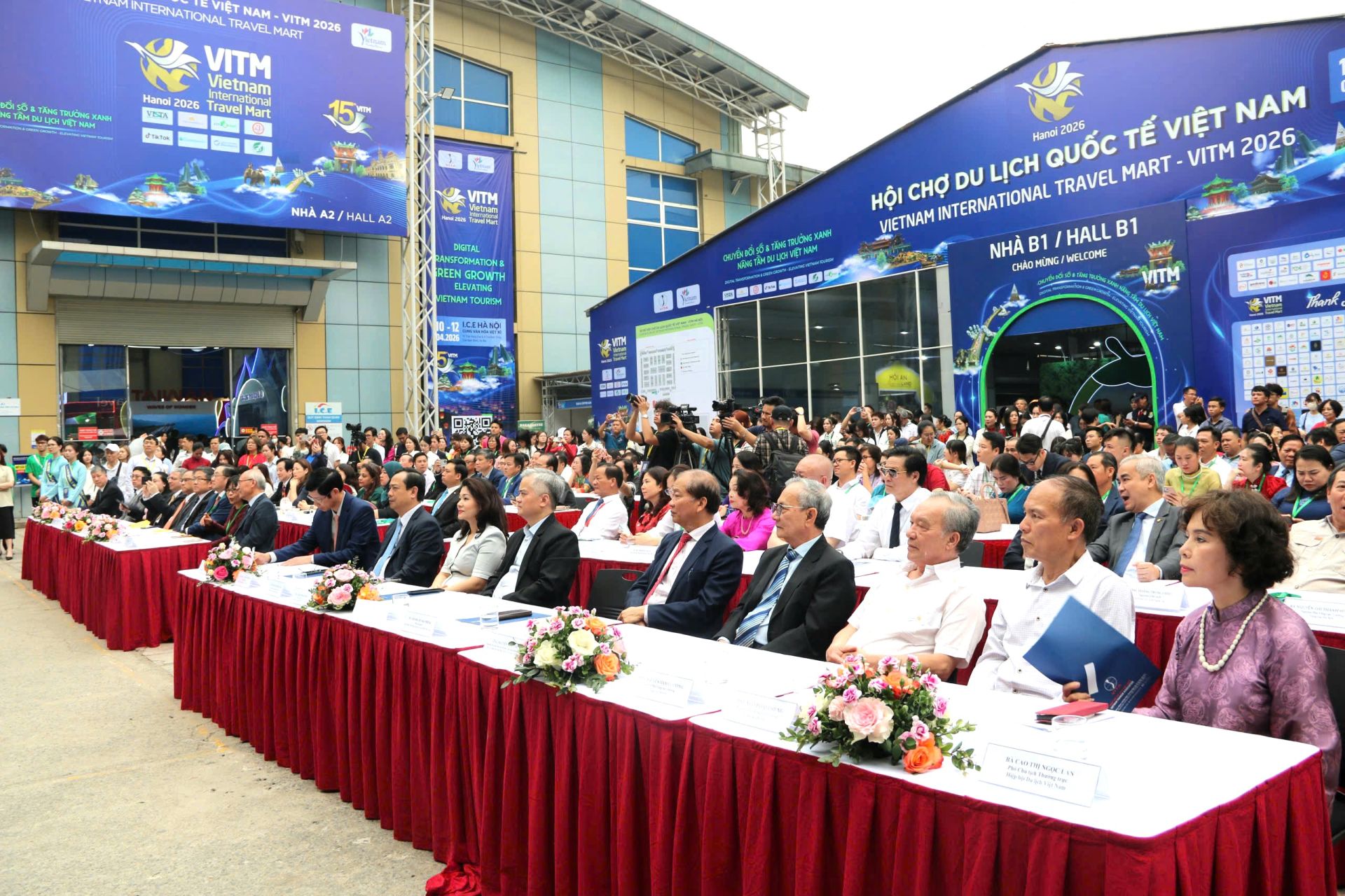 Đại biểu tham dự chương tr&igrave;nh.