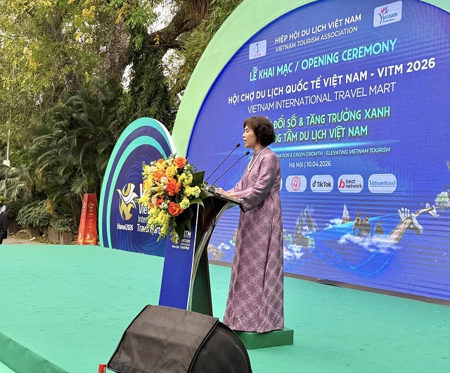 B&agrave; Cao Thị Ngọc Lan ph&aacute;t biểu khai mạc Hội chợ. Ảnh: T.H