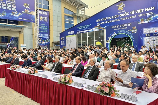 Đại biểu l&atilde;nh đạo, quan kh&aacute;ch tham dự Lễ khai mạc Hội chợ. Ảnh: Th-Hưng