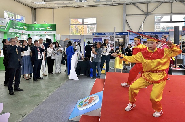 Biểu diễn v&otilde; cổ truyền B&igrave;nh Định. Ảnh: T.H