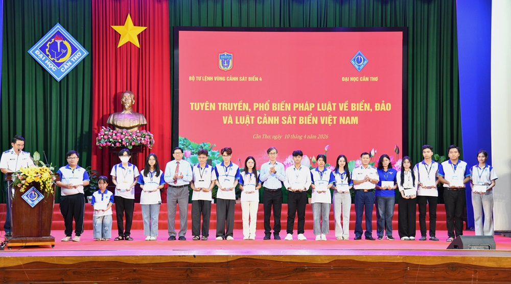 Tuyên truyền pháp luật về biển, đảo cho hơn 1.200 cán bộ, giảng viên, sinh viên trường Đại học Cần Thơ