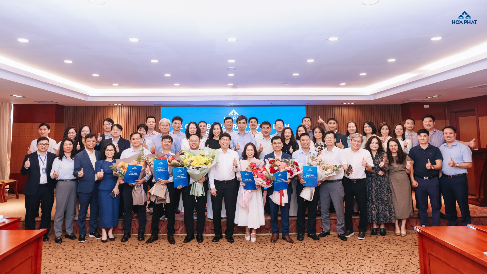 &Ocirc;ng Trần Đ&igrave;nh Long, Chủ tịch HĐQT Tập đo&agrave;n H&ograve;a Ph&aacute;t v&agrave; Ban L&atilde;nh đạo Tập đo&agrave;n c&ugrave;ng những nh&acirc;n sự vừa được bổ nhiệm. Ảnh: HPG