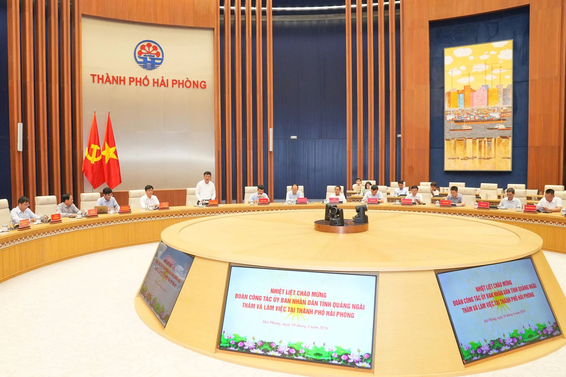 Quang cảnh cuộc l&agrave;m việc.