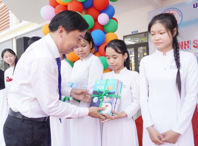 Đà Nẵng: Địa phương đầu tiên cả nước miễn phí sách giáo khoa cho 100% học sinh