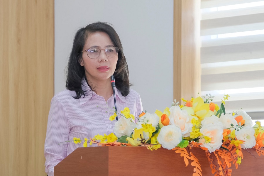 Giám đốc NHCSXH chi nhánh tỉnh Lâm Đồng Nguyễn Thị Ngọc Thu phát biểu tại hội nghị Giám đốc NHCSXH chi nhánh tỉnh Lâm Đồng Nguyễn Thị Ngọc Thu phát biểu tại hội nghị