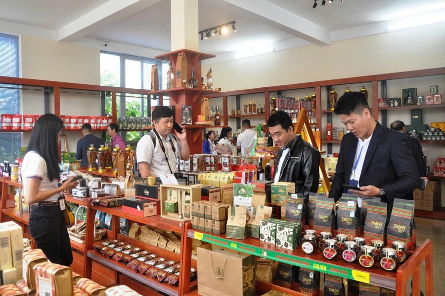 H&igrave;nh ảnh giới thiệu, b&aacute;n sản phẩm OCOP tại khu du lịch Langbiang