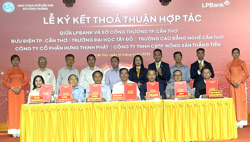 LPBank v&agrave; Sở C&ocirc;ng thương TP. Cần Thơ c&ugrave;ng c&aacute;c đơn vị k&yacute; kết thỏa thuận hợp t&aacute;c