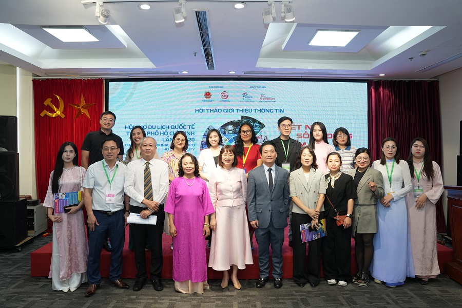 Các đại bi&ecirc;̉u chụp ảnh lưu ni&ecirc;̣m