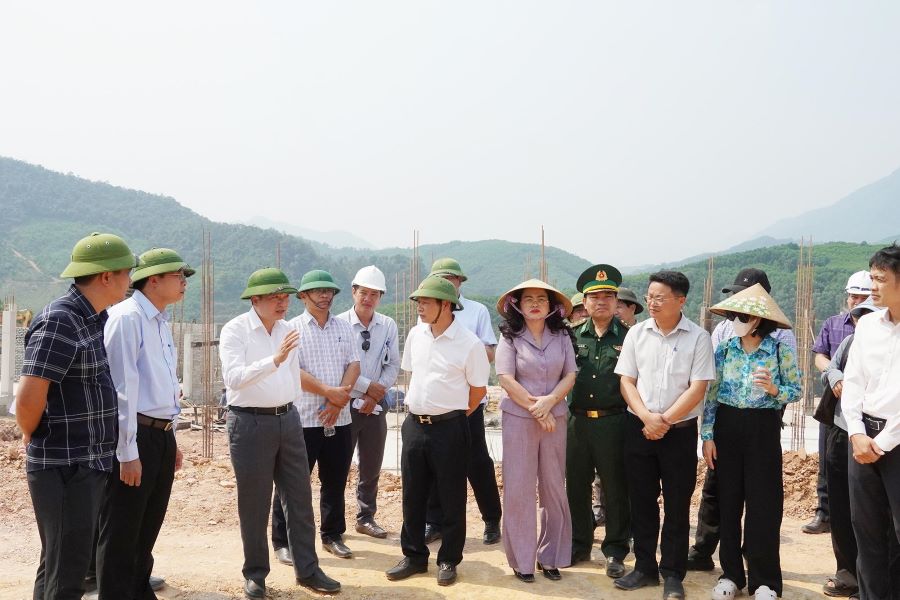 Chủ tịch UBND tỉnh Quảng Trị y&ecirc;u cầu tập trung nguồn lực để đẩy nhanh tiến độ, bảo đảm ho&agrave;n th&agrave;nh c&ocirc;ng tr&igrave;nh đ&uacute;ng thời gian cam kết