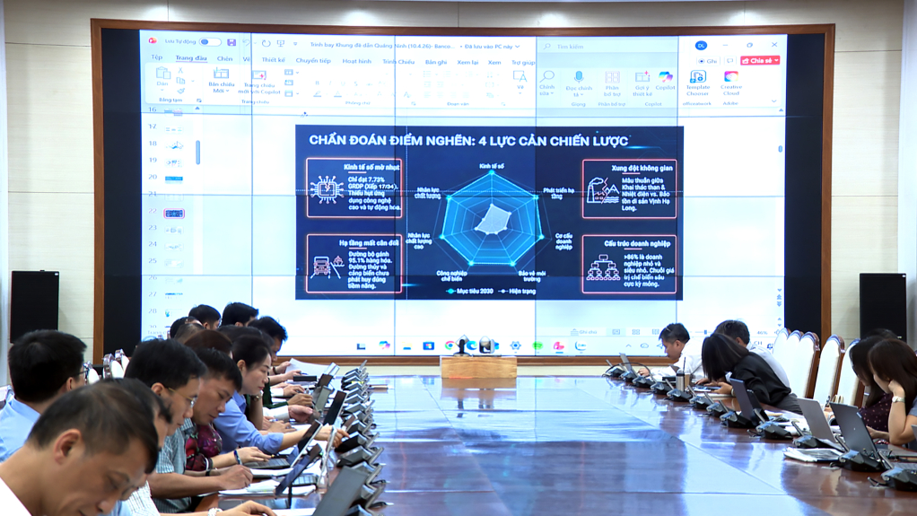 Đơn vị tư vấn tr&igrave;nh b&agrave;y Khung định hướng quy hoạch tỉnh tại cuộc họp