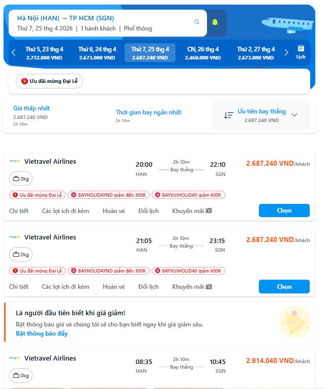 Ghi nhận chiều 10/4 tr&ecirc;n hệ thống Vietravel Airlines, gi&aacute; v&eacute; m&aacute;y bay chặng H&agrave; Nội - TP. HCM ng&agrave;y 25/4 phổ biến từ 2,6 - 4,2 triệu đồng/chiều, t&ugrave;y hạng v&eacute;. (Ảnh chụp m&agrave;n h&igrave;nh)