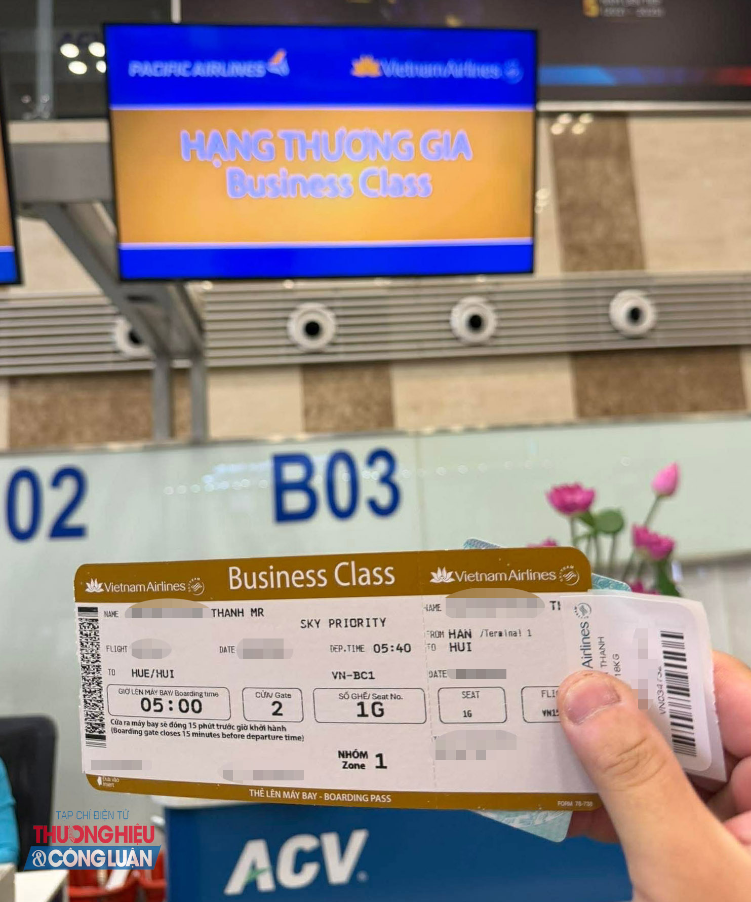 Anh Th&agrave;nh cho biết, đ&atilde; đặt v&eacute; chặng H&agrave; Nội - Huế từ giữa th&aacute;ng 3 (hạng thương gia), nhưng trước ng&agrave;y bay v&agrave;i ng&agrave;y, gi&aacute; v&eacute; đ&atilde; tăng gần 1 triệu đồng mỗi chiều.