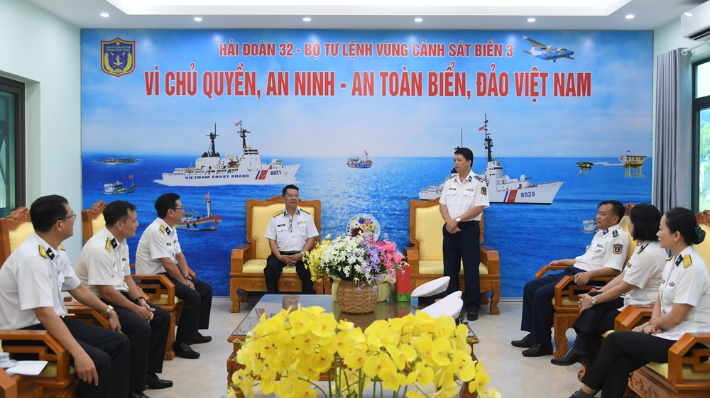 Học viện Hải quân trao đổi kinh nghiệm tại Hải đoàn 32