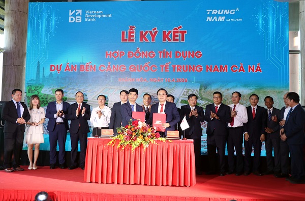 Lễ k&yacute; kết Hợp đồng t&iacute;n dụng Dự &aacute;n Bến cảng Quốc tế Trung Nam C&agrave; N&aacute;