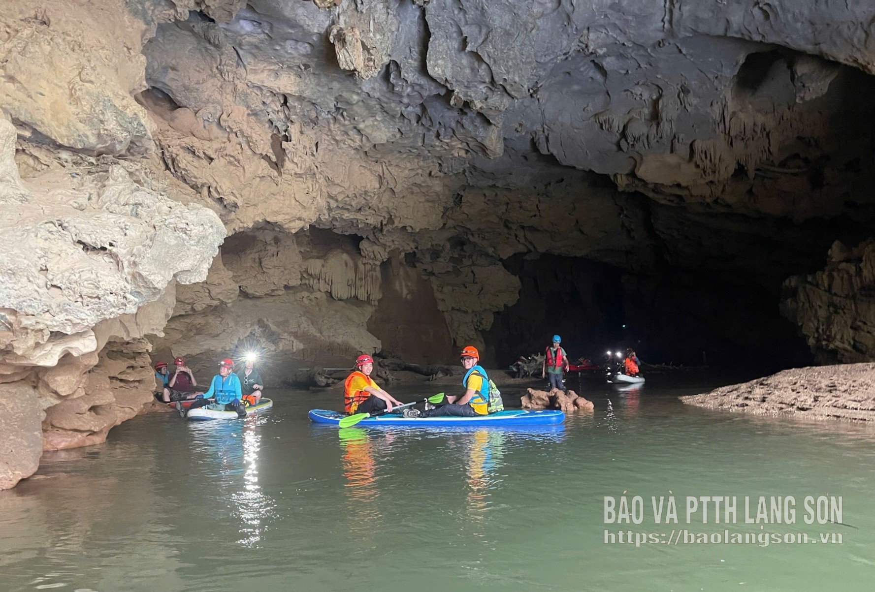 Lạng Sơn khảo sát hang suối Nhất Tiến, định vị thương hiệu Công viên địa chất toàn cầu
