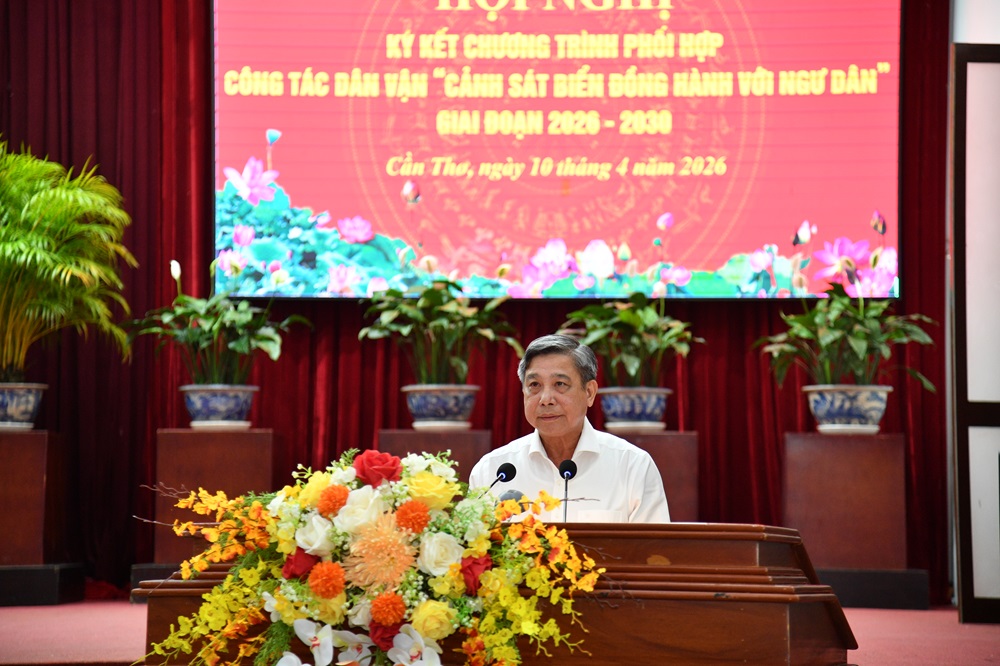 Đồng ch&iacute; Đồng Văn Thanh, Ủy vi&ecirc;n Trung ương Đảng, Ph&oacute; B&iacute; thư Thường trực Th&agrave;nh ủy, Chủ tịch Hội đồng nh&acirc;n d&acirc;n th&agrave;nh phố Cần Thơ ph&aacute;t biểu tại Hội nghị