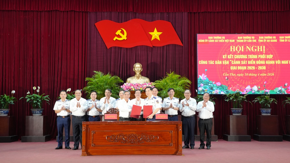 K&yacute; kết Chương tr&igrave;nh phối hợp c&ocirc;ng t&aacute;c d&acirc;n vận &ldquo;Cảnh s&aacute;t biển đồng h&agrave;nh với ngư d&acirc;n&rdquo; giai đoạn 2026 - 2030 giữa Ban Thường vụ Cảnh s&aacute;t biển Việt Nam v&agrave; Ban Thường vụ Th&agrave;nh ủy Cần Thơ, Tỉnh ủy C&agrave; Mau, Tỉnh ủy An Giang.