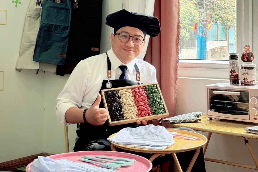 Anh Nguyễn Văn Ho&agrave;i Nam - nh&agrave; s&aacute;ng tạo sản phẩm b&aacute;nh quy hạt c&agrave; ph&ecirc; bức x&uacute;c v&igrave; bị l&agrave;m nh&aacute;i sản phẩm