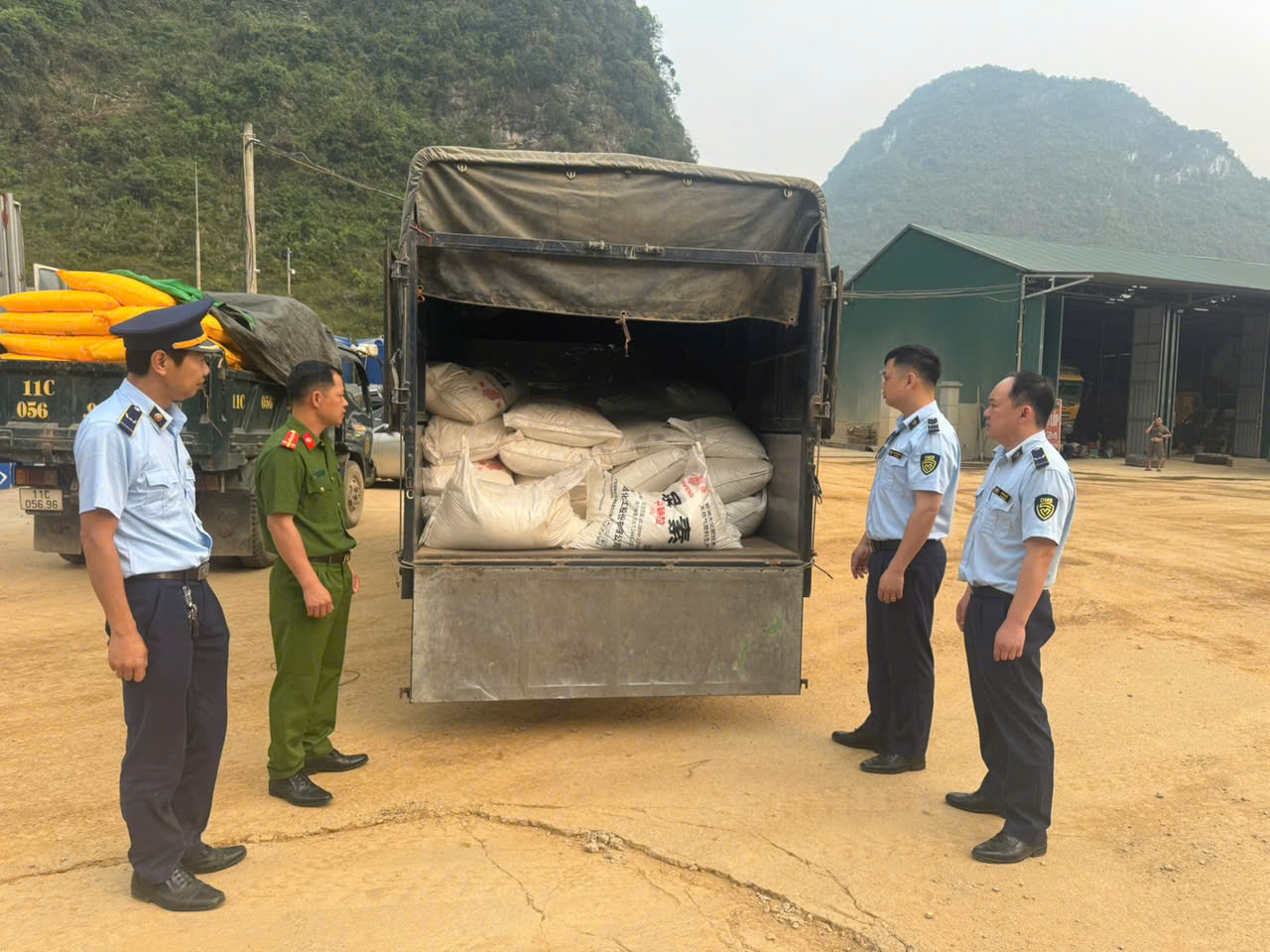 L&ocirc; h&agrave;ng h&oacute;a vi phạm bị tạm giữ