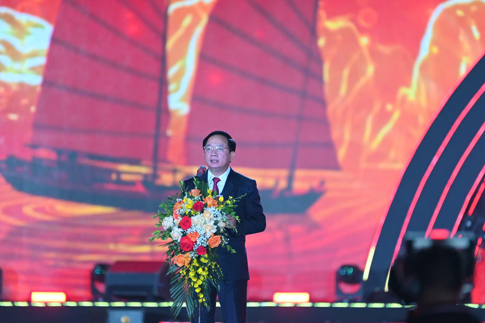 &Ocirc;ng Trịnh Văn Quyết, Ủy vi&ecirc;n Bộ Ch&iacute;nh trị, Trưởng Ban Tuy&ecirc;n gi&aacute;o v&agrave; D&acirc;n vận Trung ương, ph&aacute;t biểu chỉ đạo tại lễ khai mạc Li&ecirc;n hoan