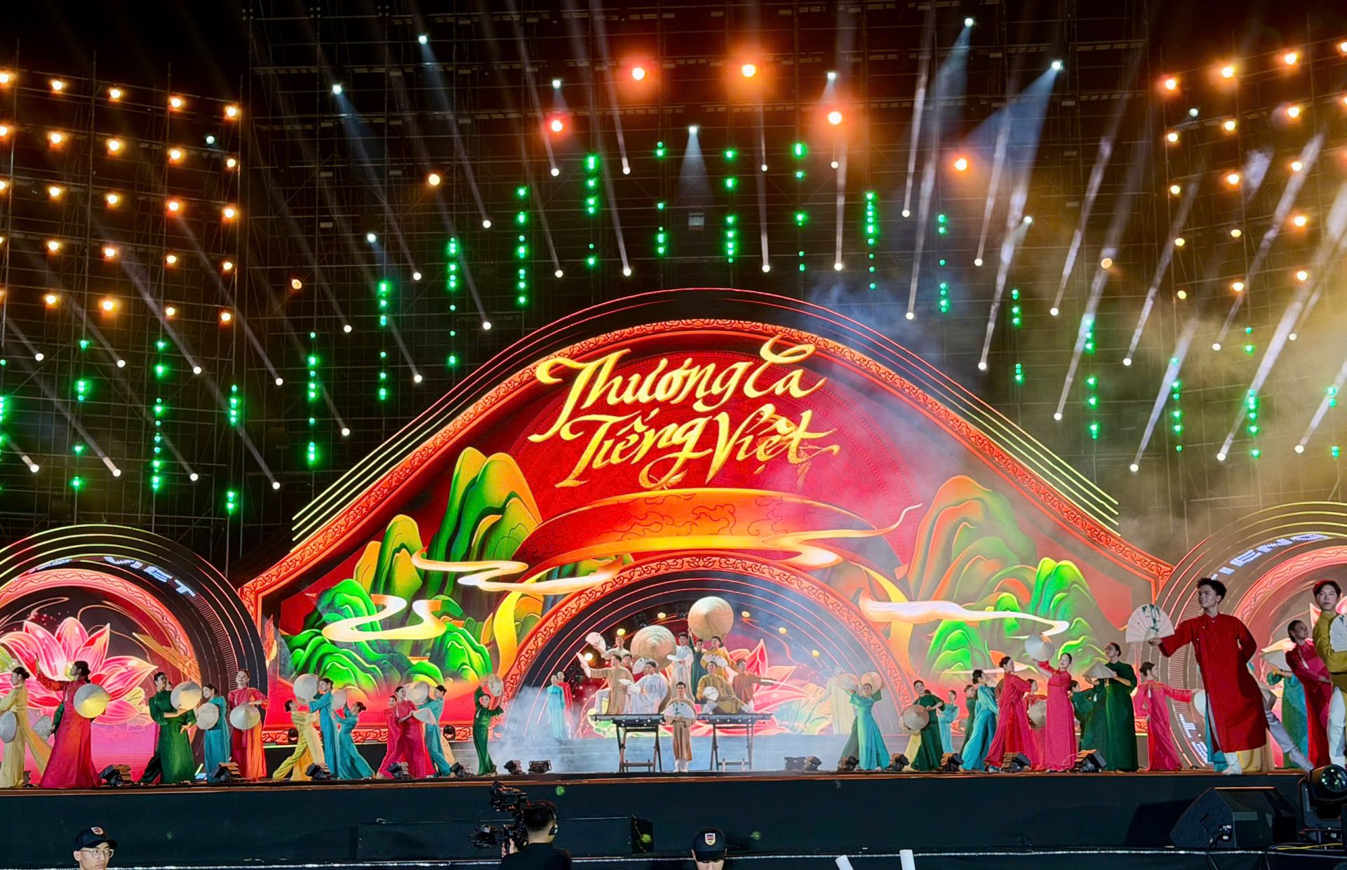 Chương tr&igrave;nh nghệ thuật &ldquo;Thanh &acirc;m kỷ nguy&ecirc;n mới&rdquo; l&agrave; sự kết hợp h&agrave;i h&ograve;a giữa &acirc;m nhạc, m&uacute;a, tr&igrave;nh diễn &aacute;nh s&aacute;ng v&agrave; c&ocirc;ng nghệ s&acirc;n khấu hiện đại