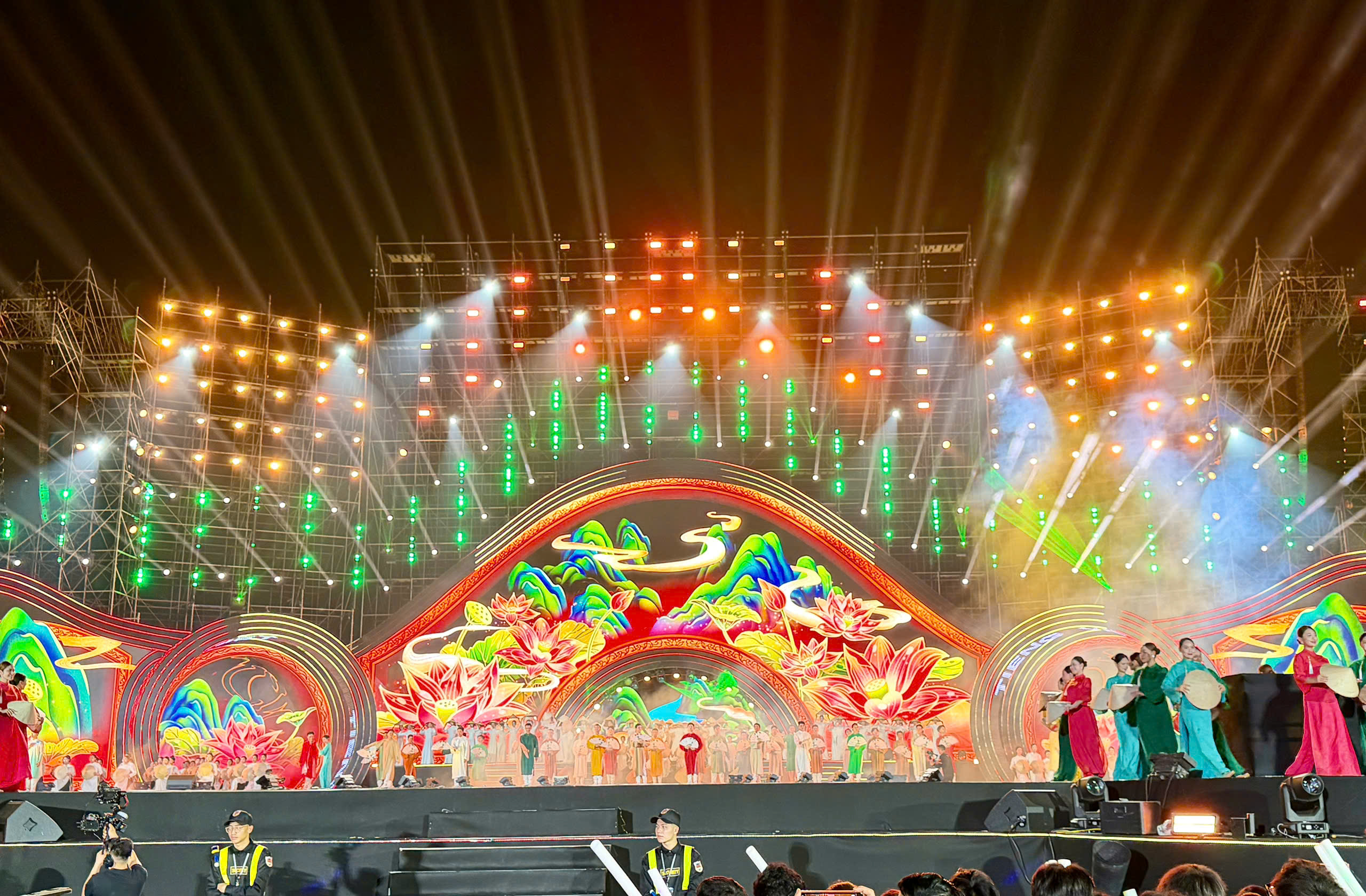 Bằng ng&ocirc;n ngữ nghệ thuật đa dạng, chương tr&igrave;nh nghệ thuật &ldquo;Thanh &acirc;m kỷ nguy&ecirc;n mới&rdquo; kiến tạo một kh&ocirc;ng gian &acirc;m nhạc đa tầng