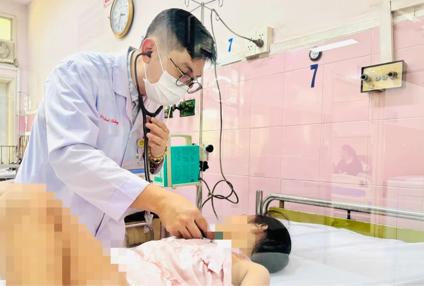 Cập nhật nóng: Số ca nghi ngộ độc tại trường tiểu học ở TP.HCM đã lên 184 trường hợp