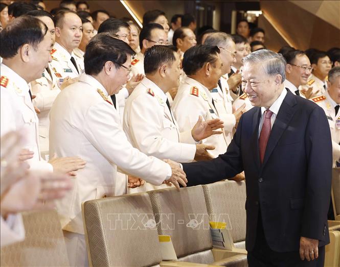 Tổng B&iacute; thư, Chủ tịch nước T&ocirc; L&acirc;m v&agrave; c&aacute;c đại biểu. Ảnh: Thống Nhất/TTXVN