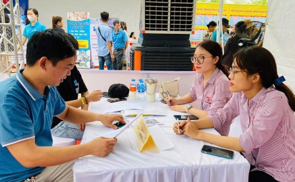 Người lao động được hỗ trợ học nghề và tiền ăn để sớm tìm được việc làm mới