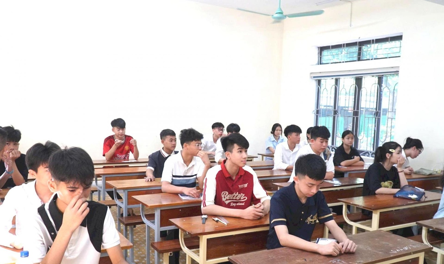 Kỳ tuyển sinh lớp 10: Nhìn lại phương thức thi tuyển và lộ trình phổ cập THPT