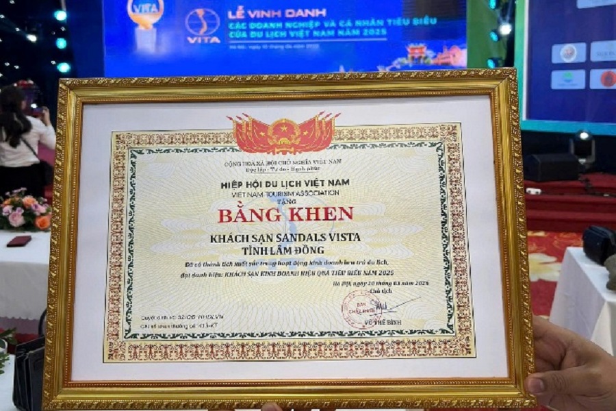 Ng&agrave;nh Du lịch tỉnh L&acirc;m Đồng vinh dự c&oacute; một doanh nghiệp nhận giải thưởng Kh&aacute;ch sạn kinh doanh hiệu quả ti&ecirc;u biểu năm 2025.