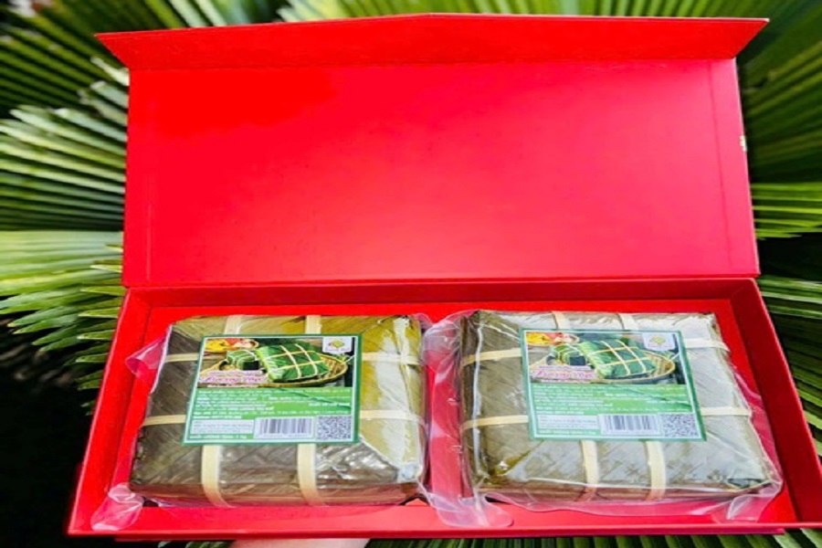 Bao bì đẹp, sang trọng hấp dẫn du khách mua về làm quà cho người thân. Sản phẩm đã được công nhận đạt chuẩn OCOP 3 sao của tỉnh Lâm Đồng. Bao bì đẹp, sang trọng hấp dẫn du khách mua về làm quà cho người thân. Sản phẩm đã được công nhận đạt chuẩn OCOP 3 sao của tỉnh Lâm Đồng.