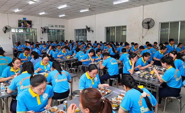 C&ocirc;ng ty tổ chức bữa cơm c&ocirc;ng đo&agrave;n miễn ph&iacute; cho người lao động