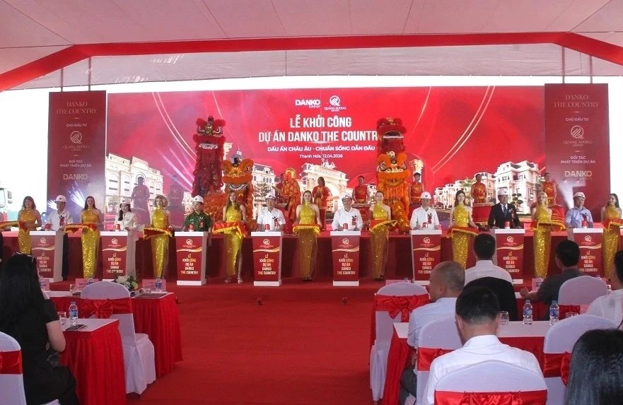 C&aacute;c đại biểu thực hiện nghi thức khởi c&ocirc;ng dự &aacute;n Danko The Country.