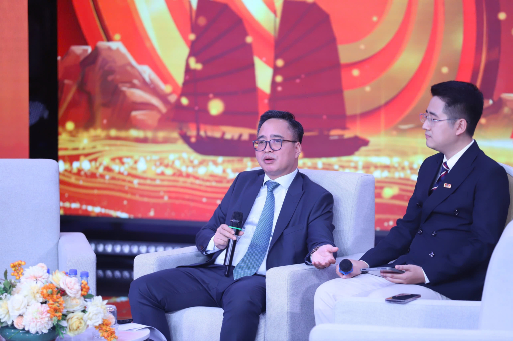 Ông Phạm Mạnh Hùng, Phó Tổng Giám đốc (VOV), Trưởng Ban tổ chức Liên hoan Phát thanh toàn quốc lần thứ XVII - Quảng Ninh 2026, phát biểu kết luận hội thảo Ông Phạm Mạnh Hùng, Phó Tổng Giám đốc (VOV), Trưởng Ban tổ chức Liên hoan Phát thanh toàn quốc lần thứ XVII - Quảng Ninh 2026, phát biểu kết luận hội thảo