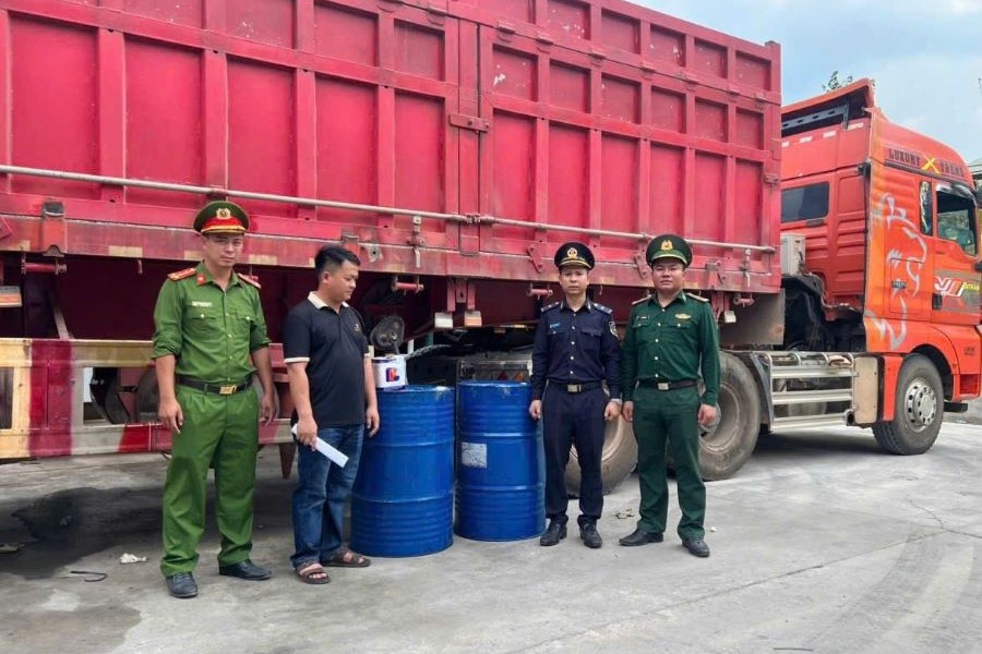 Quảng Trị: Phát hiện vụ vận chuyển trái phép 400 lít dầu diesel qua biên giới