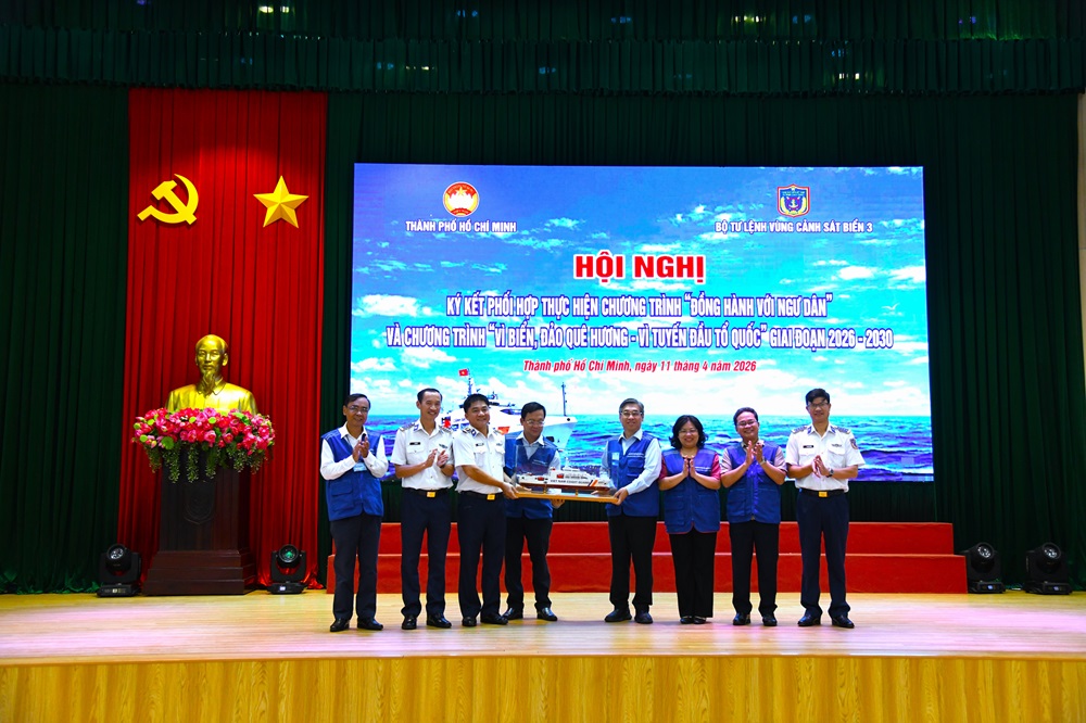 V&ugrave;ng Cảnh s&aacute;t biển 3 tặng qu&agrave; lưu niệm