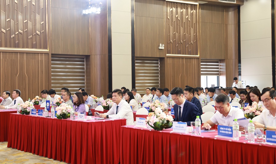 Hội nghị kh&aacute;ch h&agrave;ng năm 2026 của PC Điện Bi&ecirc;n, gắn kết, tri &acirc;n v&agrave; cam kết đồng h&agrave;nh c&ugrave;ng 60 doanh nghiệp, kh&aacute;ch h&agrave;ng ti&ecirc;u biểu tr&ecirc;n mảnh đất lịch sử Điện Bi&ecirc;n Phủ.