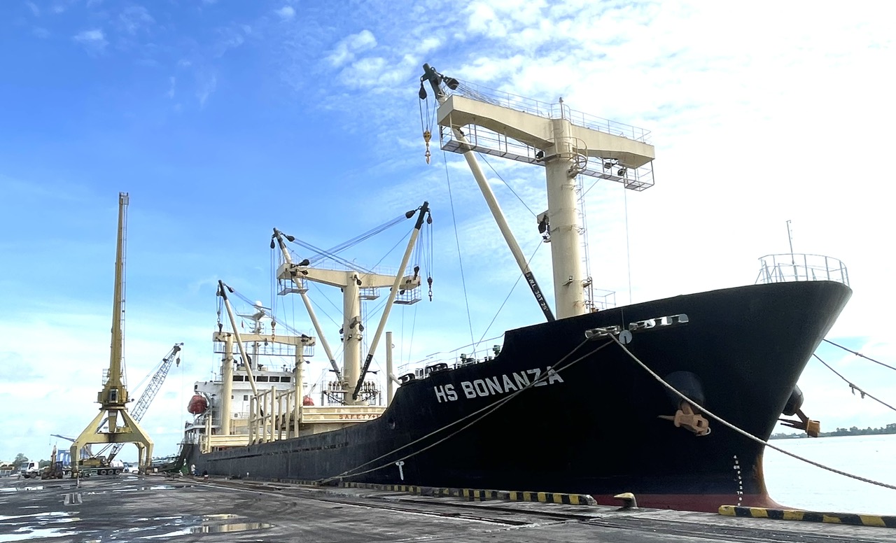 Cảng C&aacute;i Cui nằm tr&ecirc;n h&agrave;nh lang tuyến đường thủy quốc tế S&ocirc;ng Hậu