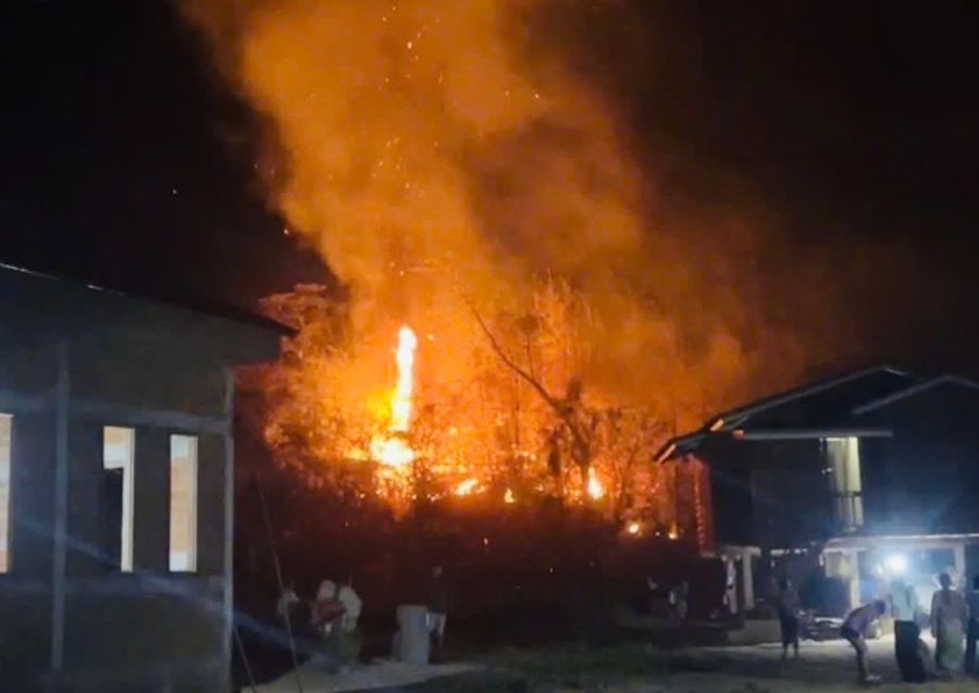 Vụ ch&aacute;y rừng xảy tại nước bạn L&agrave;o c&oacute; nguy cơ lan v&agrave;o nh&agrave; d&acirc;n