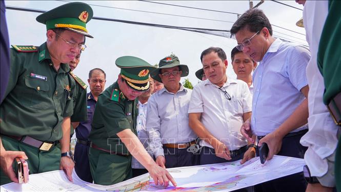 Tây Ninh rà soát phân luồng, hướng tới xây dựng cửa khẩu thông minh tại Mộc Bài