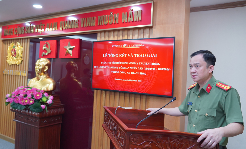 Đồng chí Đại tá Trần Thái Quang Hoàng, Phó Giám đốc Công an tỉnh phát biểu chỉ đạo. Đồng chí Đại tá Trần Thái Quang Hoàng, Phó Giám đốc Công an tỉnh phát biểu chỉ đạo.